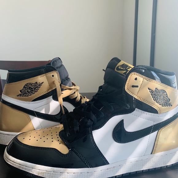 Air Jordan 1 Retro High OG Gold Toe Sneakers - Picture 4 of 5